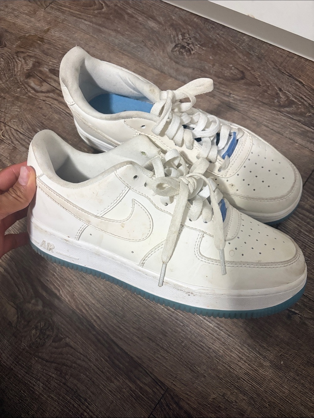Nike White Kids Sneakers with Blue Soles